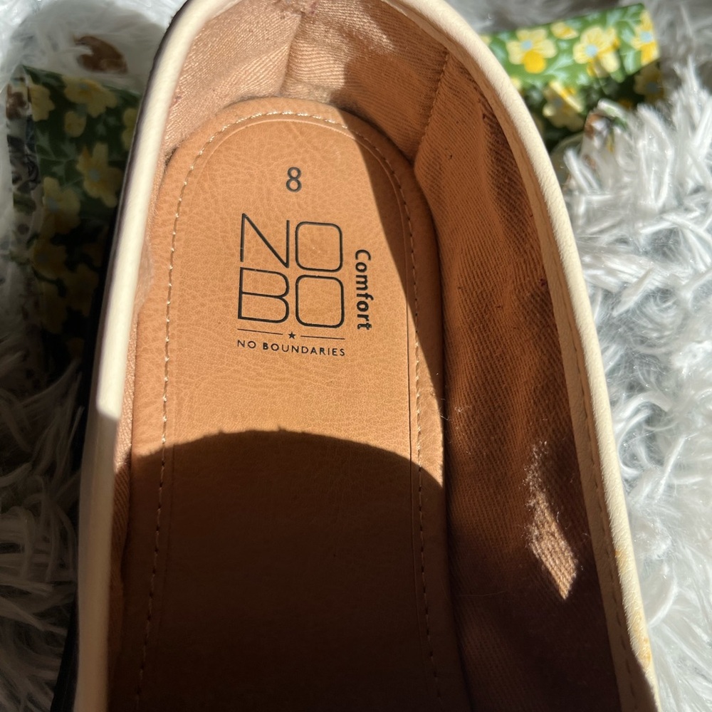 No Boundaries Cream Loafers with Chain Accent - Picture 5 of 11